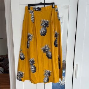 Ann Taylor pineapple skirt! Size 6..